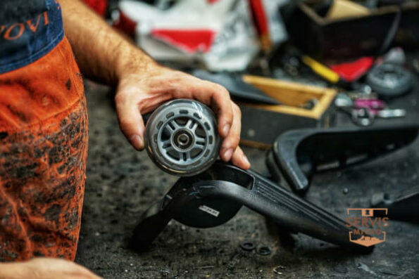 popravka točka na koferu u servisu Mićko