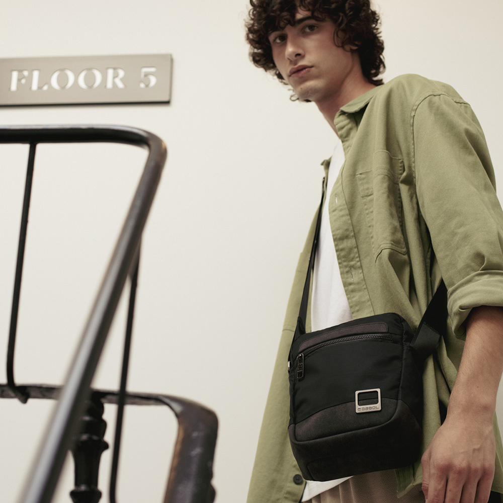 9_torba-na-rame-muska-18x22x7-cm-stone-crna-gabol | PackUP Torba na rame muška 18x22x7 cm Stone crna Gabol